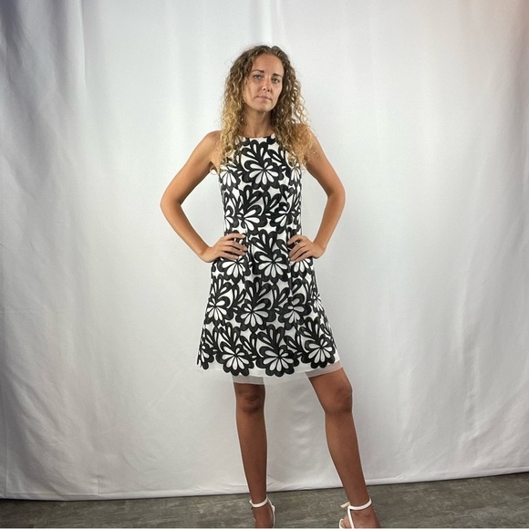Aidan Mattox Sleeveless Floral Fit and Flare Dress in Black White Size 0‎ - Picture 1 of 9
